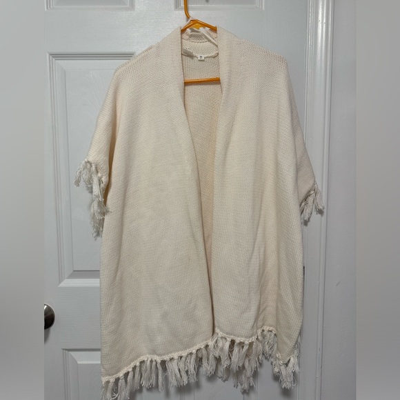 GAP Fringe Poncho/Shawl - Picture 1 of 4